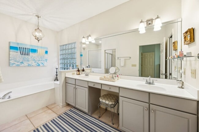 Building Photo - Ocean Village, 3 bed, 2 bath, FULLY furnished home! Walk to the Beach!