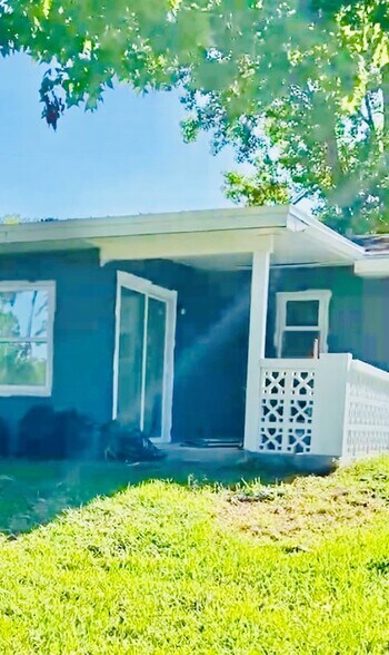 Cookout patio w/ brick lattice wall - 236 Lily Rd