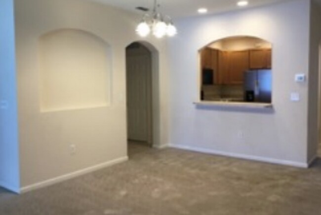 Building Photo - BEAUTIFUL 3 BEDFROOM, ,2.5 BATHROOMS TOWNH...