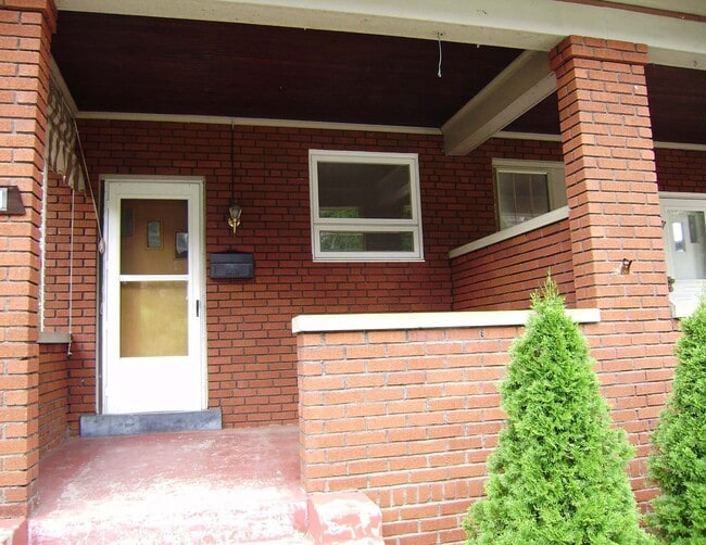 Building Photo - 5621 Woodmont St