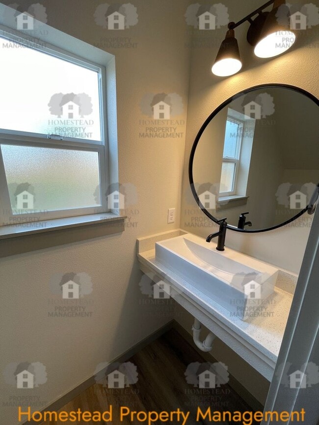 Building Photo - BEAUTIFUL HOME IN DALLAS!