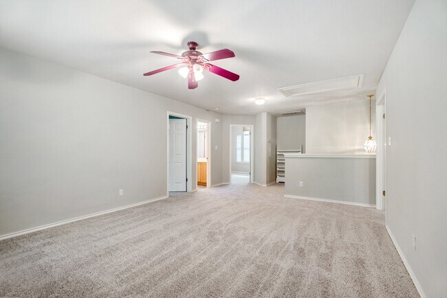 Building Photo - 4 Bedroom, 2.5 Bath Home in Vista Oaks