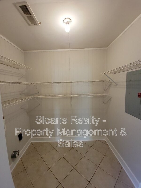 Building Photo - 212 Miami St