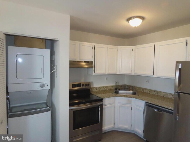 Building Photo - 403 S Main St