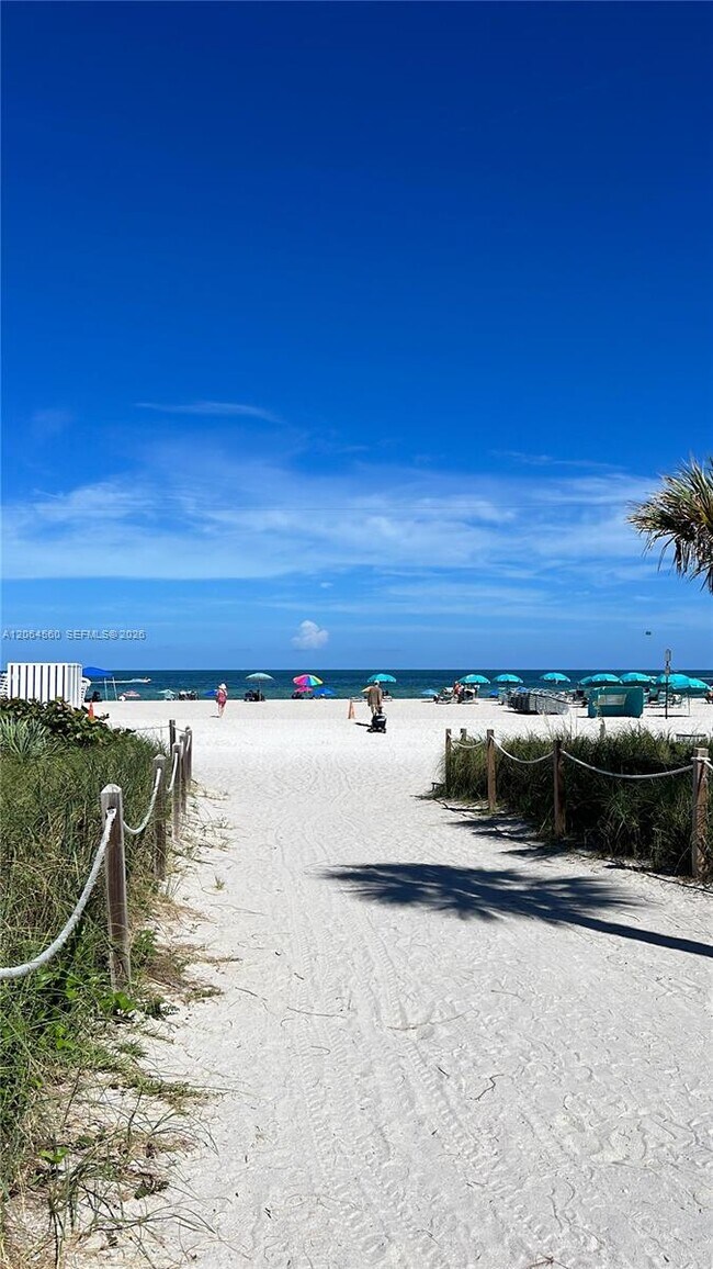 Building Photo - 2899 Collins Ave