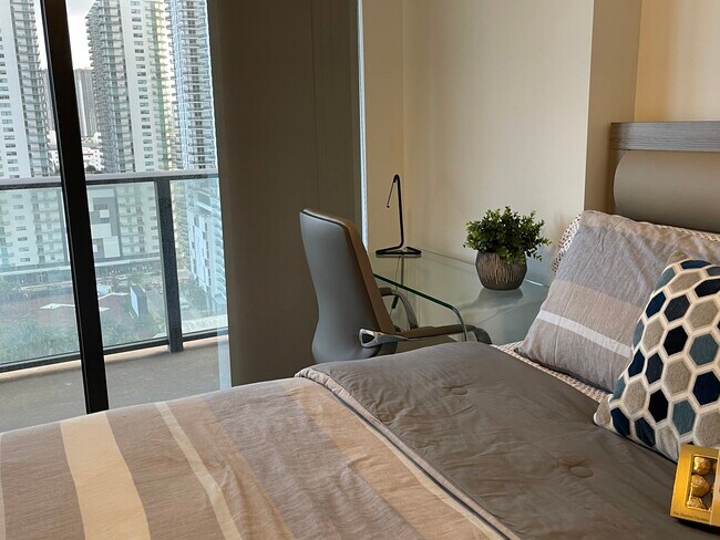 Building Photo - 1600 NE 1st Ave