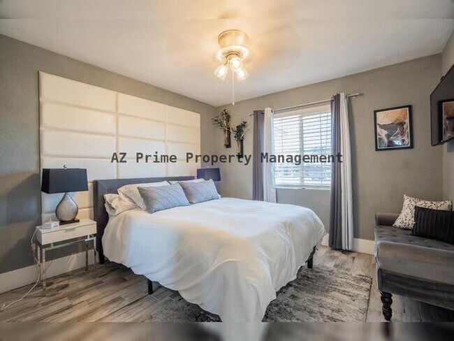 Building Photo - 1942 W Indianola Ave