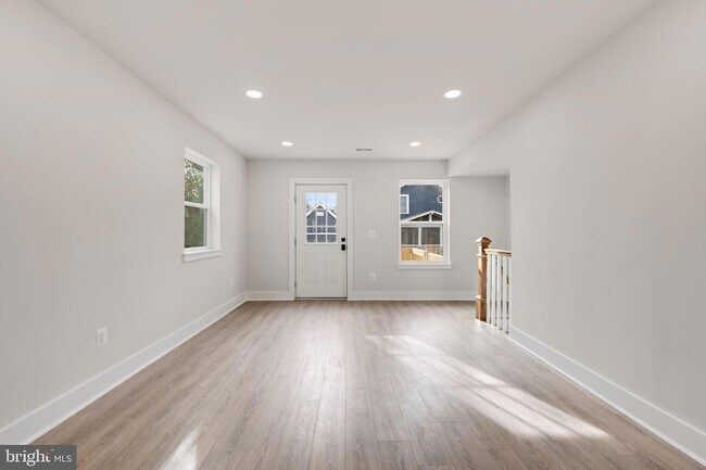 Building Photo - 113 Clifford Ave