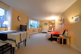 Building Photo - 50 Green St