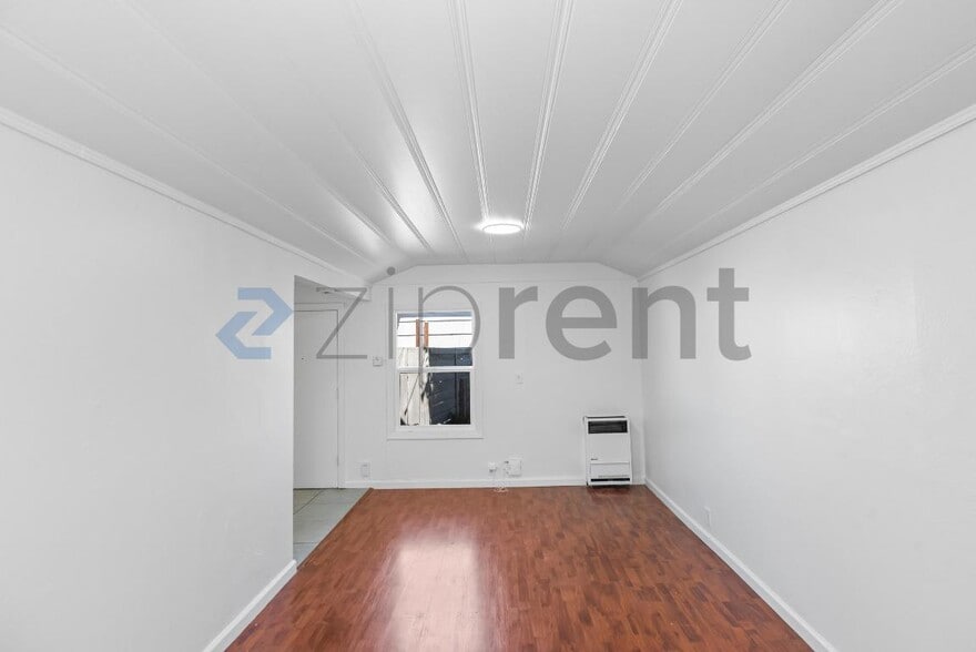 Building Photo - Unit