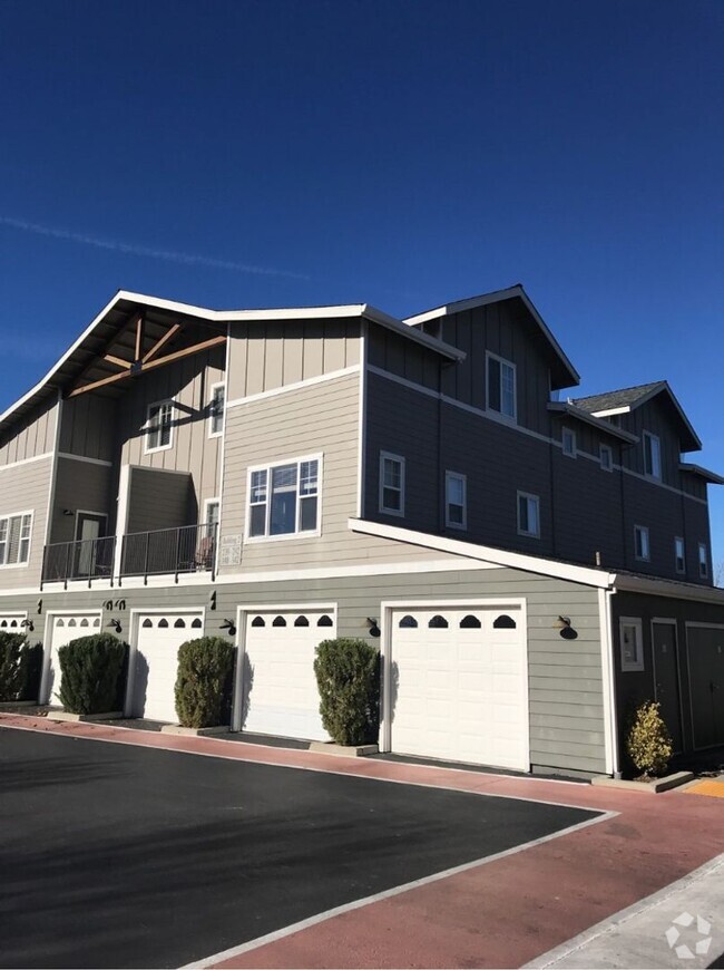 Building Photo - 3 Bedroom 2 Bath Condo in Wildhorse