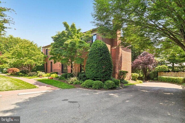 Building Photo - 3233 Ellicott St NW