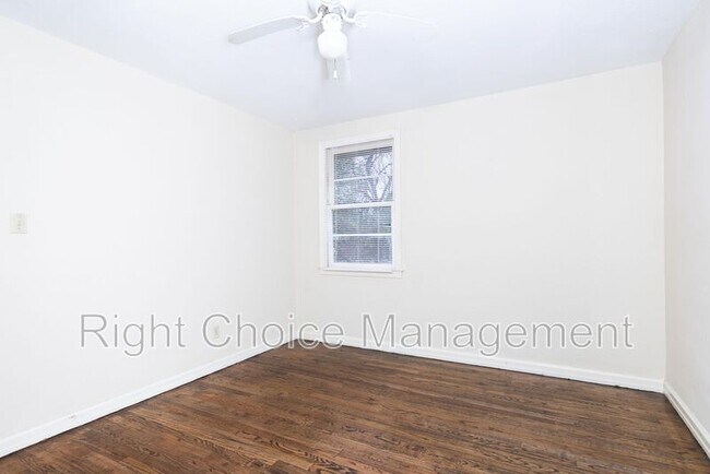 Building Photo - 2940 Blan St