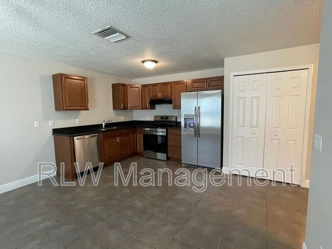 Building Photo - 528 Citrus Ave