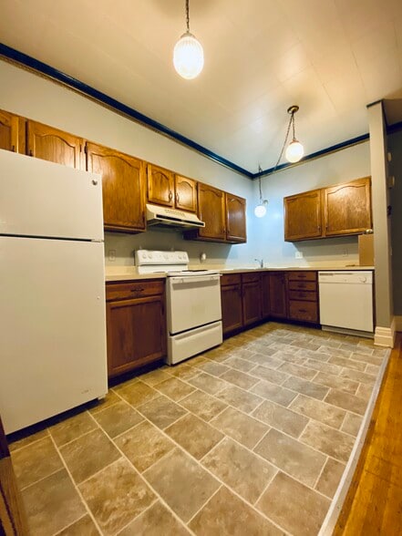 Building Photo - 29 S Main St