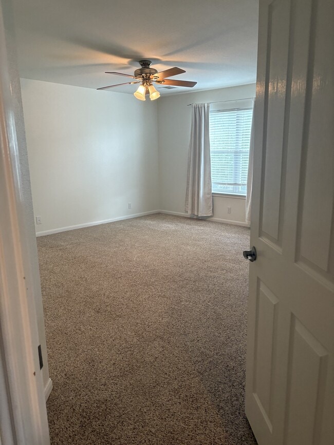 Building Photo - 264 Tierra Grande