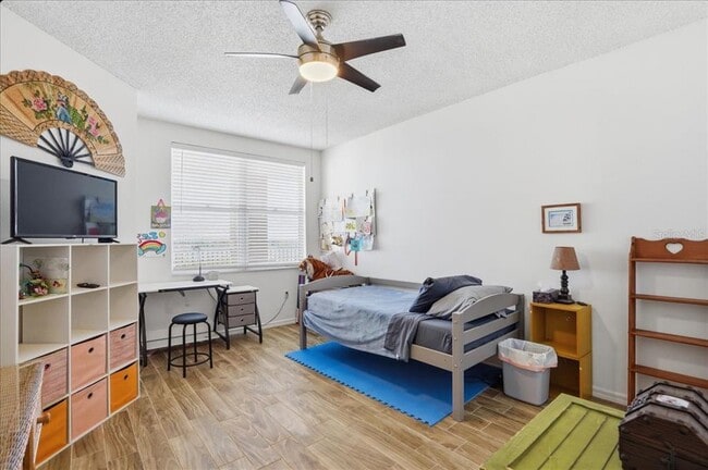 Building Photo - 6425 Shoreline Dr