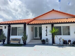 Building Photo - 434 SW 99th Ct