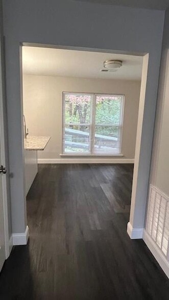 Building Photo - 6275 Teletha Ln