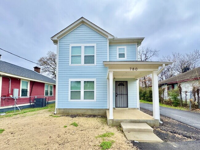 Building Photo - 780 Woodlawn St