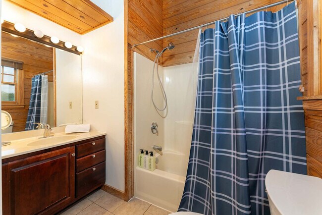 Building Photo - 2224 Brevard Rd