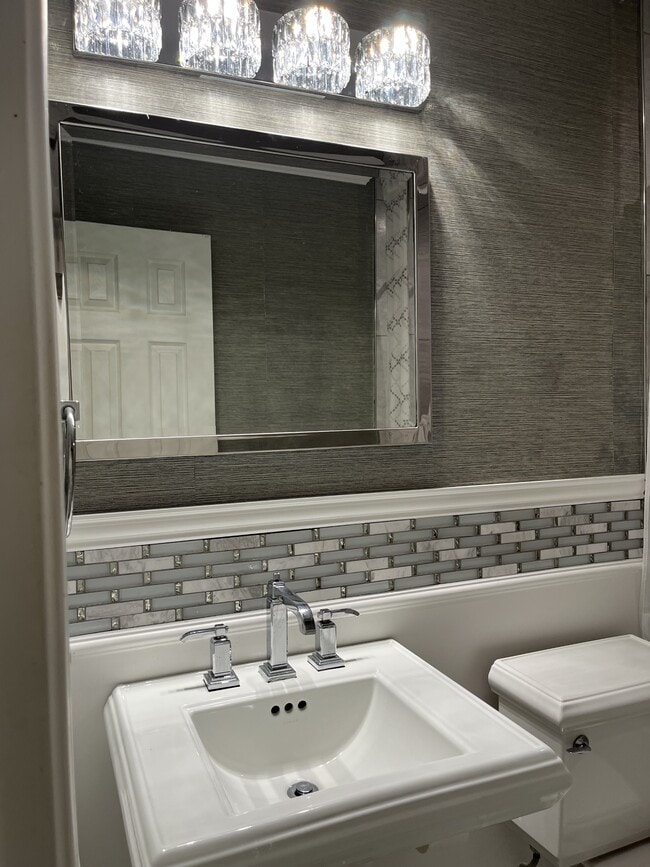 Building Photo - 302 Red Oak Ln