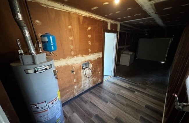 Building Photo - 2096 Chapel Creek Rd