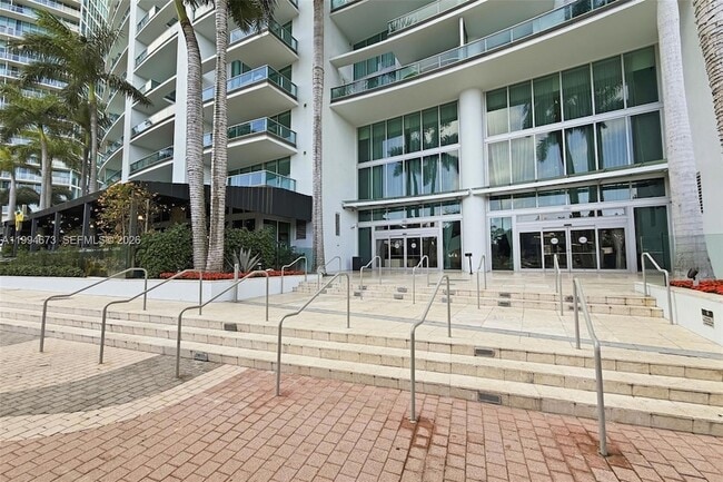 Building Photo - 900 Biscayne Blvd