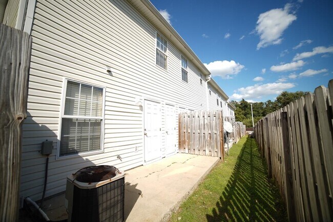 Building Photo - 2738 W Tharpe St