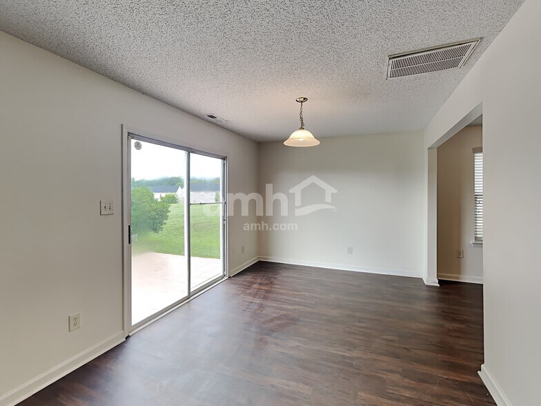 Building Photo - 10502 Plantain Ct