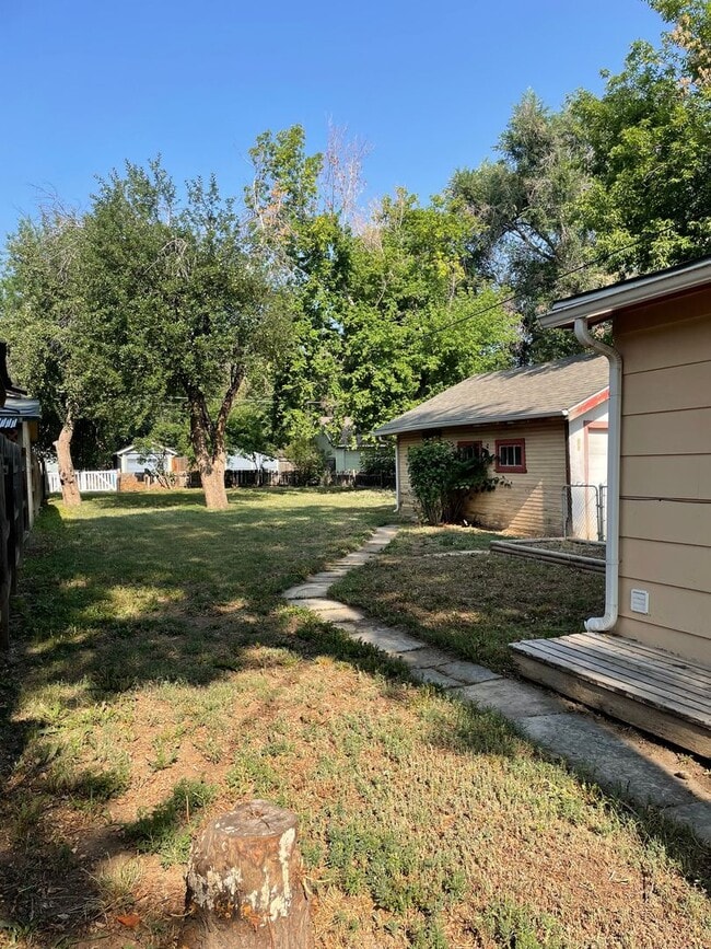 Building Photo - STUDENTS WELCOME! Cute Updated 2-Bed / 1-Bath Home 1 Mile from CSU