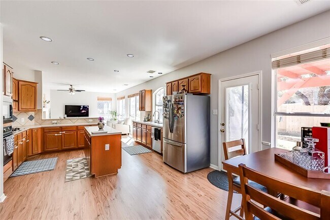 Building Photo - 9001 Sunburst Terrace