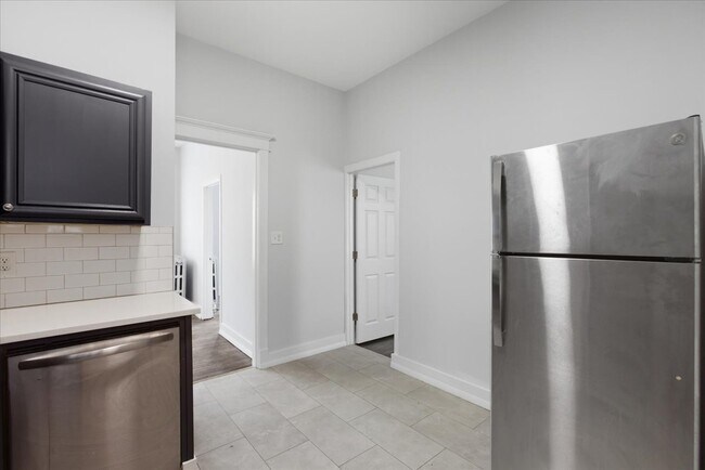 Building Photo - 2552 N Kildare Ave