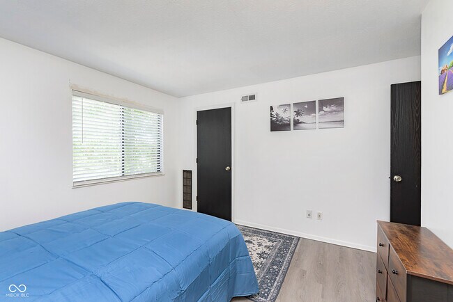 Building Photo - 4351 Village Pkwy Cir W