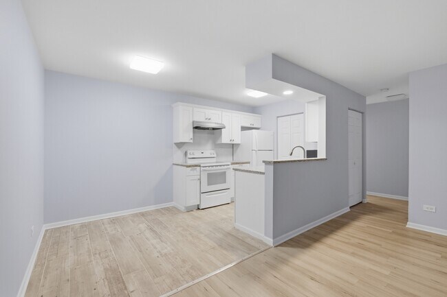 Building Photo - 621 S Virginia Rd