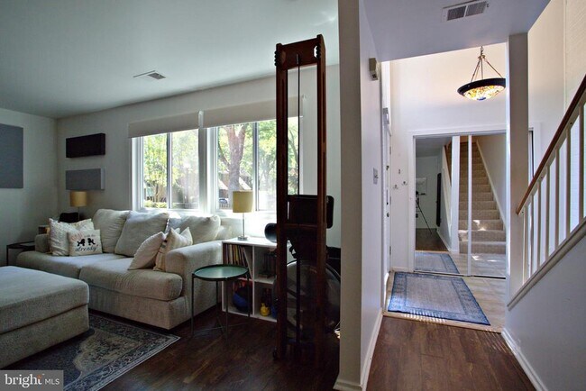 Building Photo - 1450 Greenmont Ct