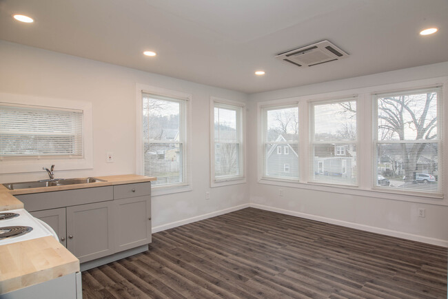 Kitchen - 608 Jefferson Ave