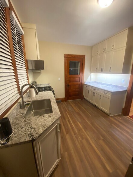 Building Photo - 261 Orchard St