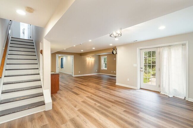 Building Photo - 5990 Parsons Lane