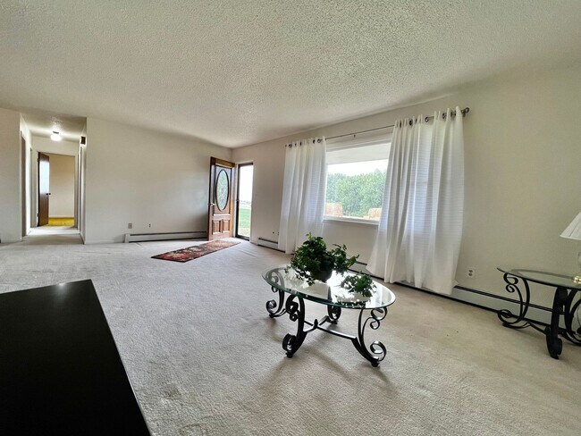 Building Photo - Peaceful Country Living | Mountain Views + Spacious 2 Bed Retreat