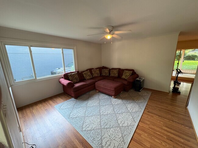 Building Photo - 811 Manhasset Rd