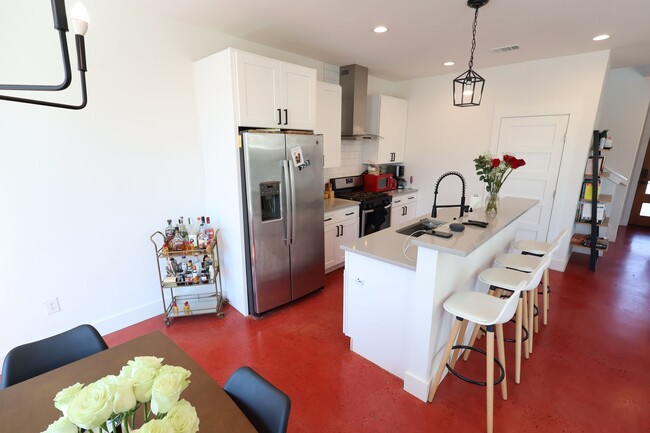Building Photo - Newly Built Duplex!