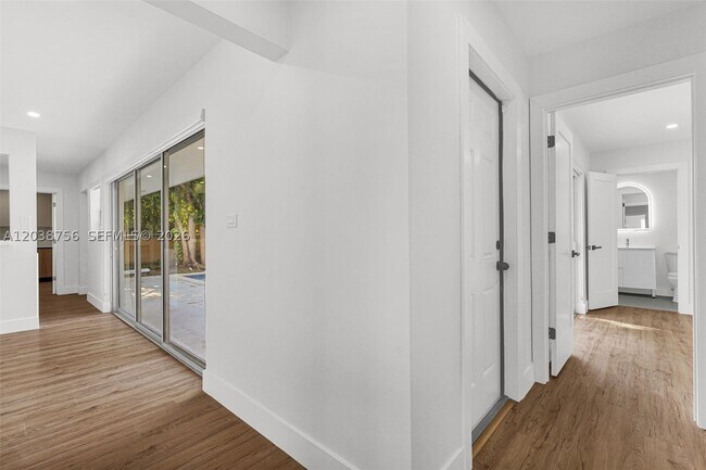 Building Photo - 8201 SW 42nd St