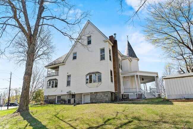 Building Photo - 43 Oakland Ave