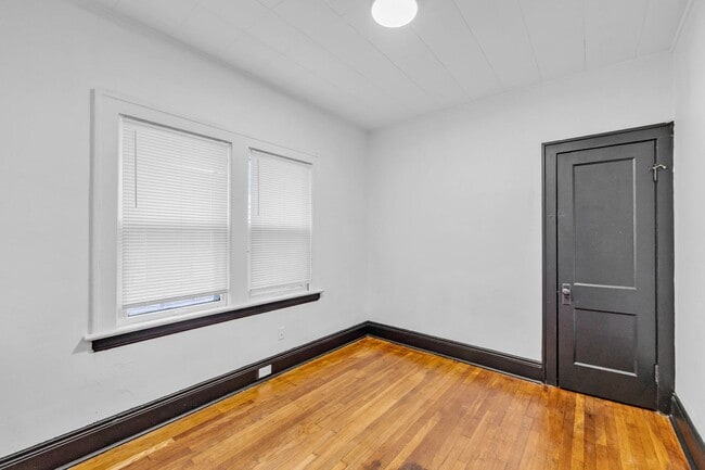 Building Photo - 3058 E 116th St