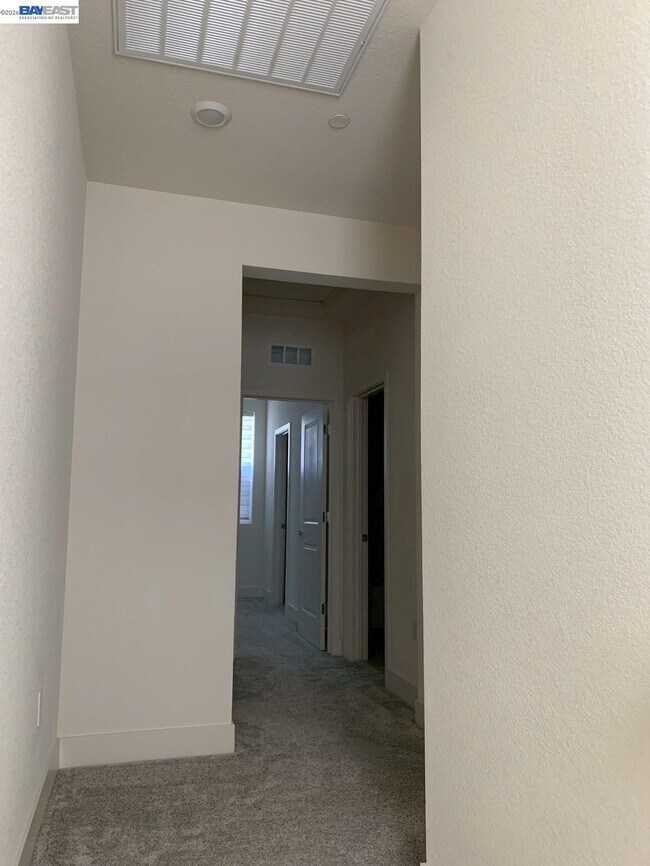 Building Photo - 7149 Diamond Ave