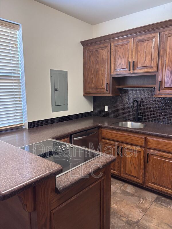 Building Photo - 2815 SE 44th St