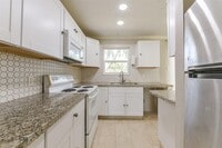 Building Photo - 2502 Drummer Dr