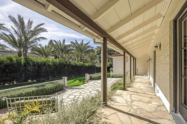 Building Photo - 1720 Coldwater Canyon Dr