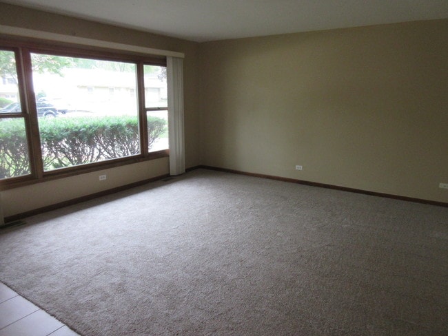 Building Photo - 7944 Sherwood Cir N